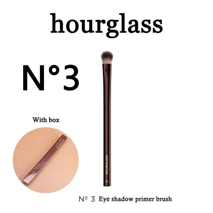 Hourglass N°3 Eye shadow primer brush with box, perfect for applying primer evenly on eyelids.